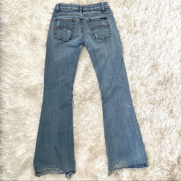 VNTG Weathervane Light Wash Distressed Flare Jeans - Picture 2 of 9